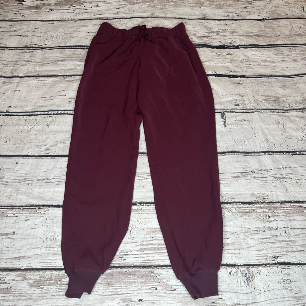 Lululemon On The Fly Mid-Rise Jogger Size 4 - Picture 9 of 10